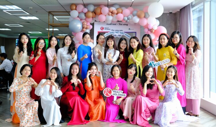 TƯNG BỪNG HOẠT ĐỘNG CHÚC MỪNG NGÀY PHỤ NỮ VIỆT NAM 20/10/2024 TẠI REALTY HOLDINGS